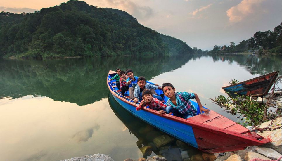 Children-playing-around-the-world-nepal