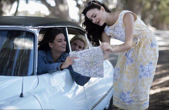 women-help-and-ask-help