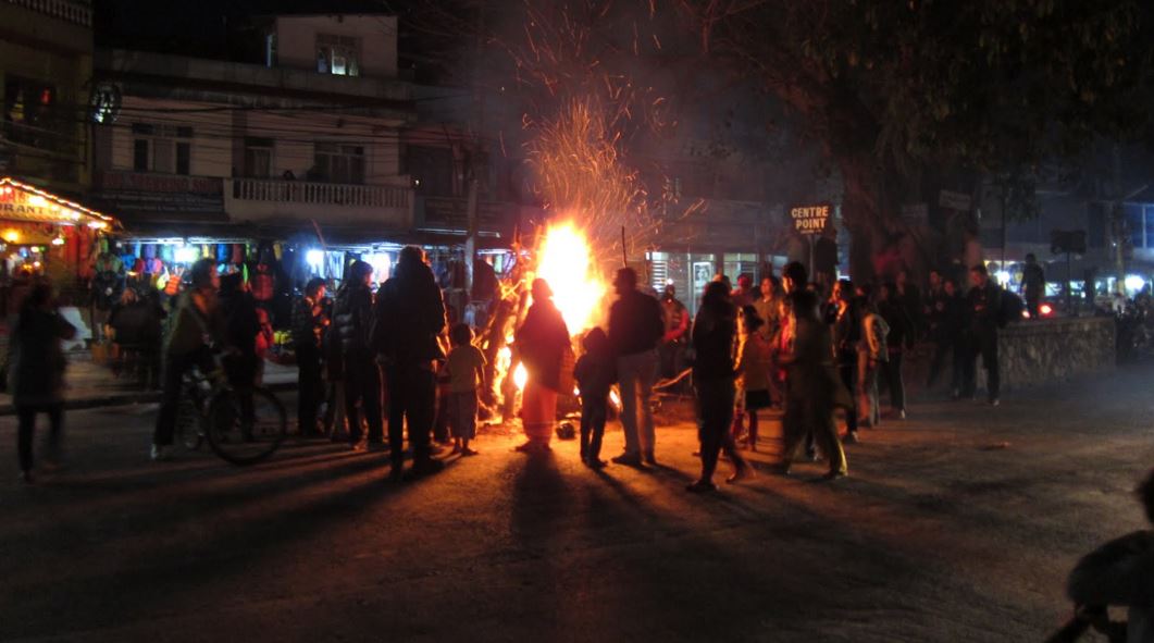 bonfire-shivatrati-nepal