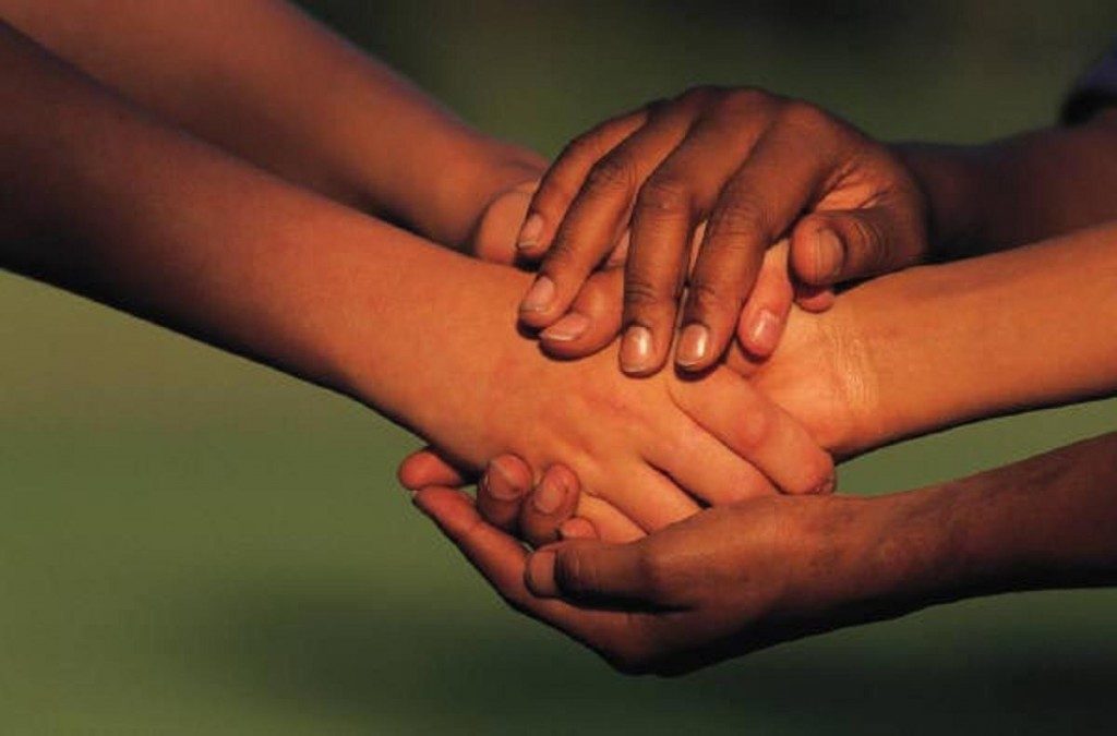 helpinghands-1024x675