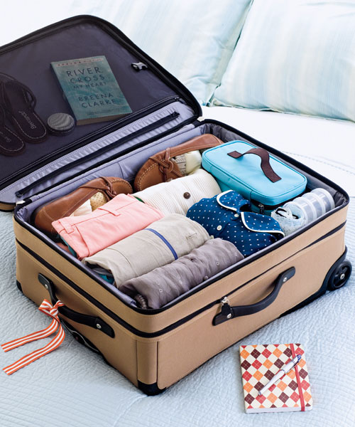 8-genius-space-saving-ideas-for-packing-your-suitcase-infographics