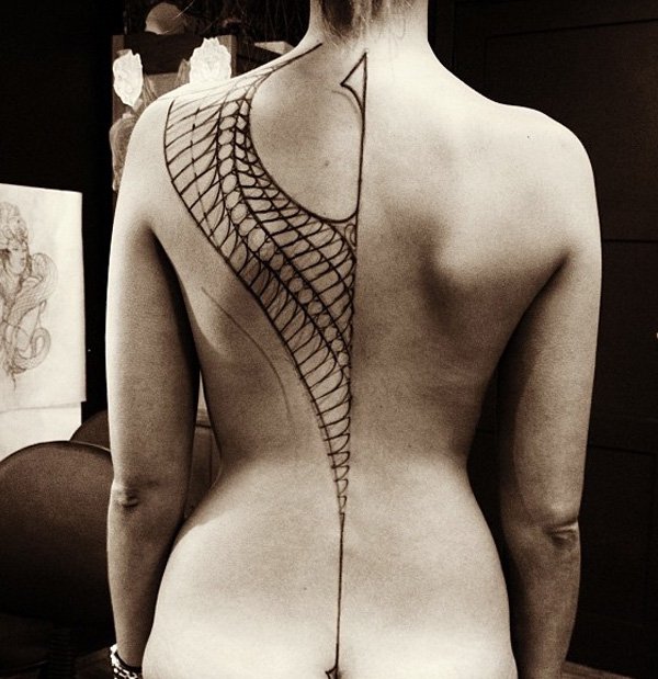 This amazing abstract tattoo will make you feel you have a wing (yep, just one) or perhaps an invention of the ancient Egyptian civilization.