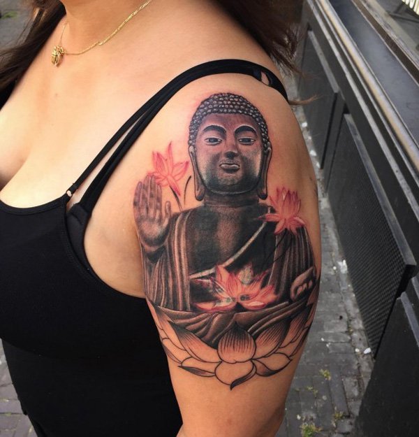 This design is perfect for women since it’s simple and smaller compared to previous designs. There’s also smoothness in the lines and even how the lotuses were inked.