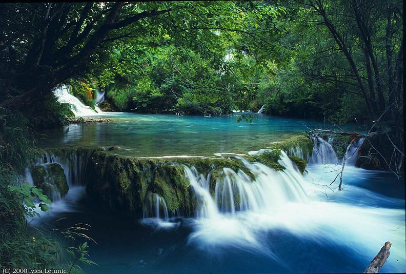 croatian-national-park-lakes-and-waterfalls