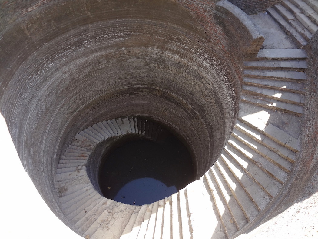 1.stepwells_helical-vav-1050x788
