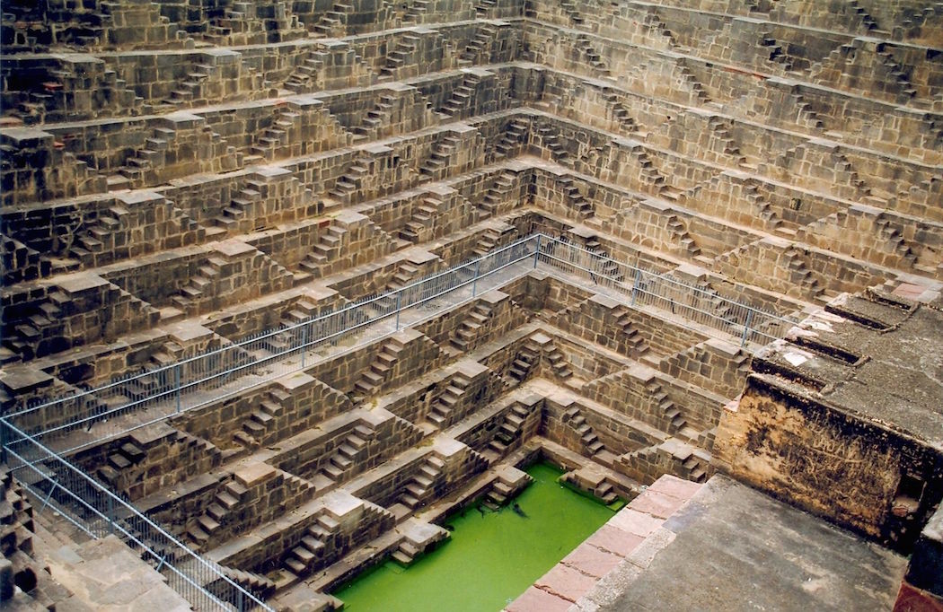2.stepwells_chand-baori-1050x682