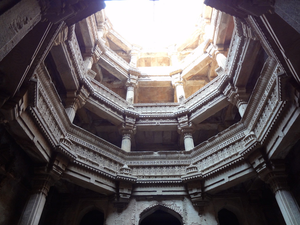 4.stepwells_rudabai-vav-1050x788