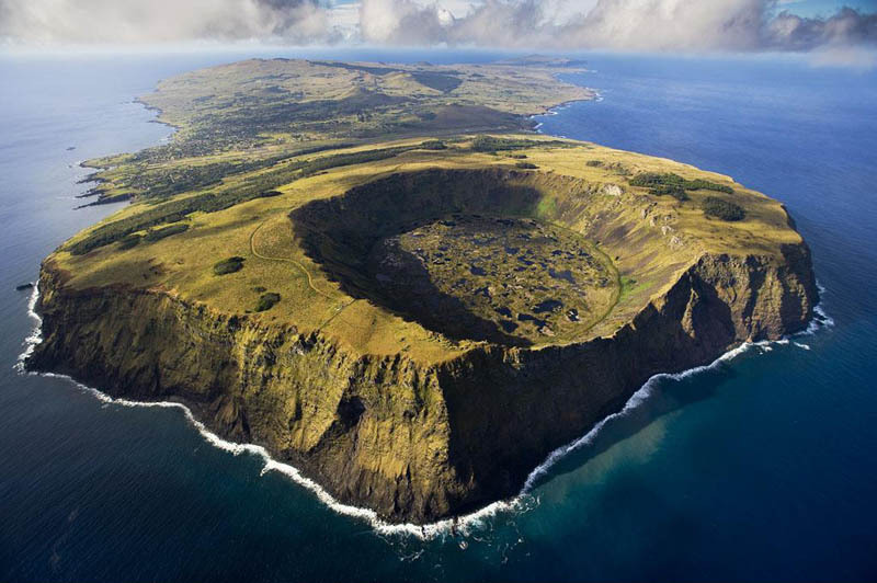 rano-kau-volcano-in-rapa-nui-national-park-easter-island-chile