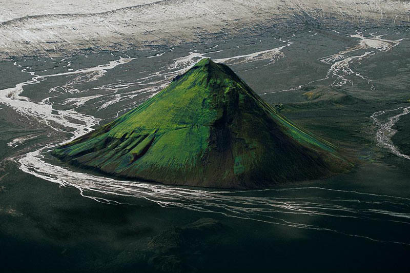 the-maelifell-volcano-on-the-edge-of-the-myrdalsjc3b6kull-glacier-iceland
