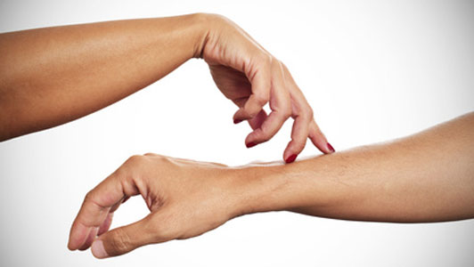 how-to-touch-a-guy-001-woman-touching-man-arm