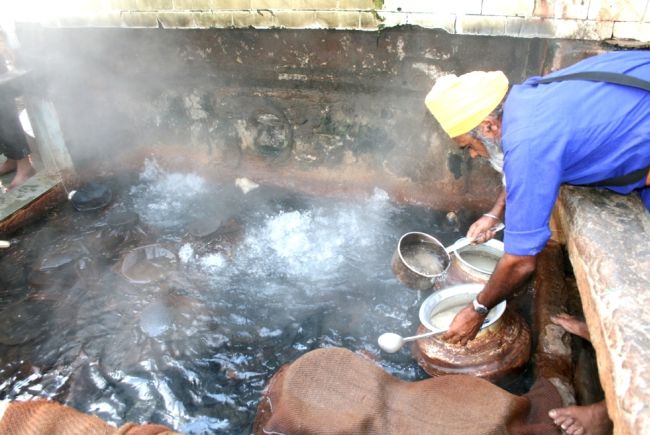 Hot water springs in manikaran