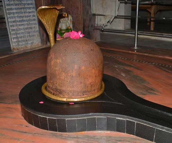 Shivling changes Colours Thrice a Day